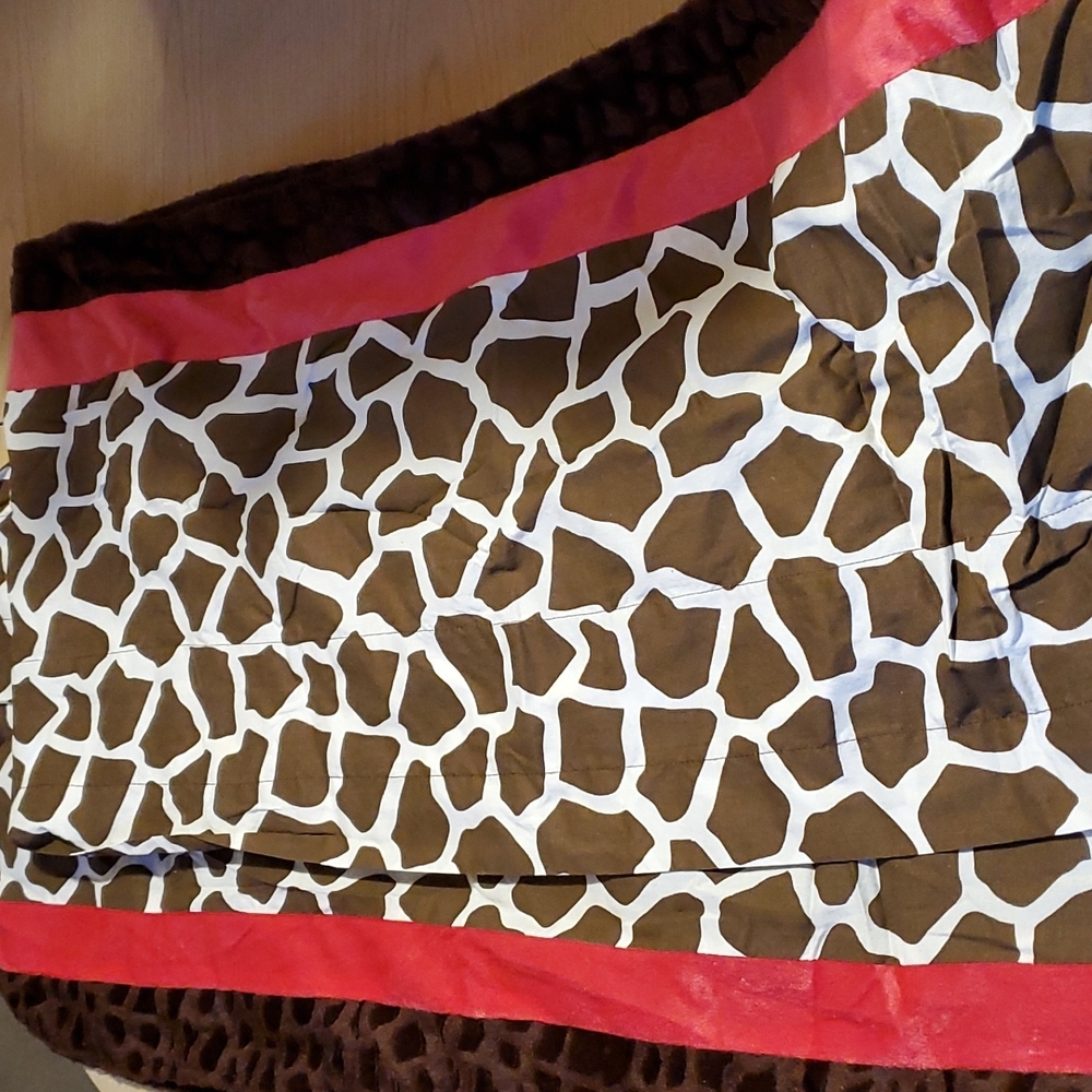 Brand seventeen.  70" giarrif print valances.  I have 2 of them.  Like new